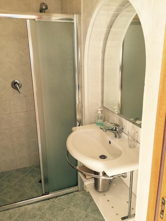 Ai Colli B&B Salò Стая снимка